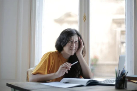 “Por que eu sempre me sinto diferenciado?” – O TDAH adulto não diagnosticado